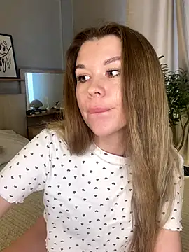 Snapshot of AllyBaley chatting on 12.03.25 AllyBaley online show from 12.03.25