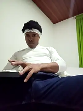 Snapshot of man_black_hot24 chatting on 12.18.25 man black hot24 online show from 12.18.25