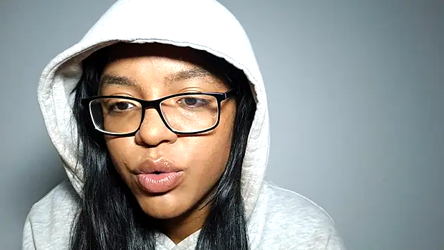 Snapshot of xoeewinters chatting on 12.05.25 xoeewinters online show from 12.05.25