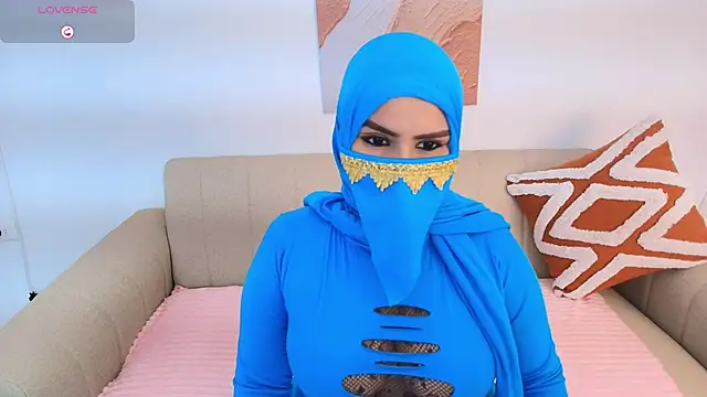 Snapshot of Mayraa_arabelle chatting on 11.29.25 Mayraa arabelle online show from 11.29.25