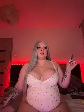 LaylaCupidd online show from 12.16.25