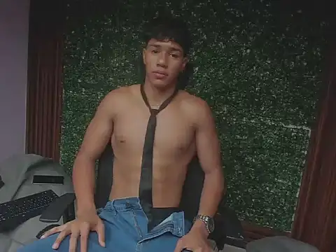 Snapshot of damon_sw chatting on 12.04.25 damon sw online show from 12.04.25