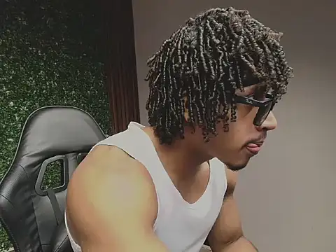 Snapshot of spent_0 chatting on 12.16.25 spent 0 online show from 12.16.25