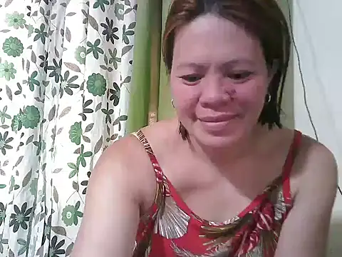 Snapshot of Smilinglovely chatting on 06.22.26 Smilinglovely online show from 06.22.26