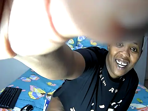 Snapshot of SexyCurves9 chatting on 11.28.25 SexyCurves9 online show from 11.28.25