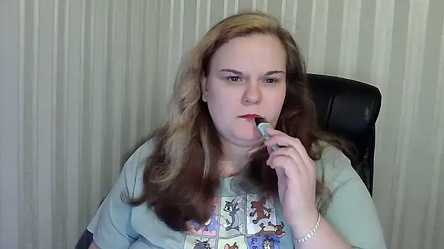 Snapshot of HarmonyKareraa chatting on 11.30.25 HarmonyKareraa online show from 11.30.25