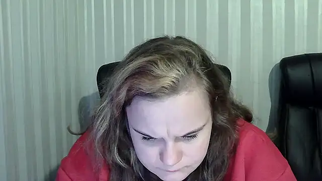 Snapshot of HarmonyKareraa chatting on 12.15.25 HarmonyKareraa online show from 12.15.25