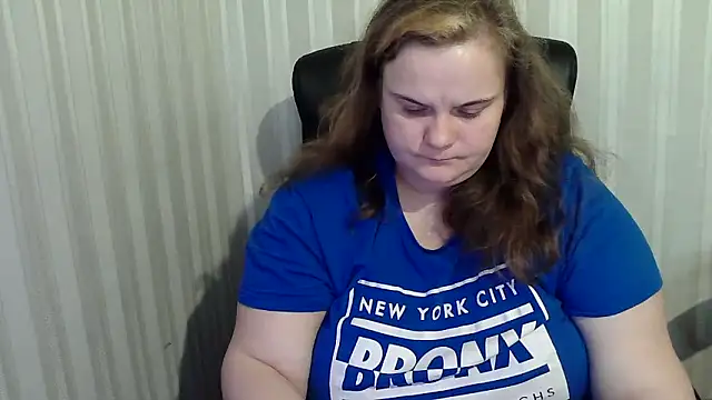 Snapshot of HarmonyKareraa chatting on 12.16.25 HarmonyKareraa online show from 12.16.25