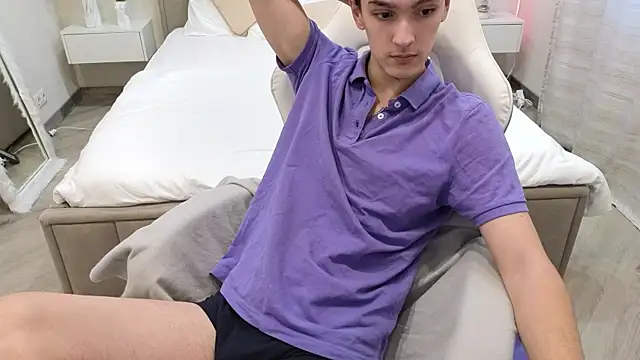 MoonlinSkinn online show from 12.04.25