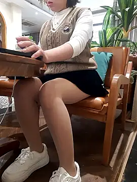 Snapshot of Bea_219 chatting on 11.27.25 Bea 219 online show from 11.27.25