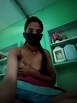 Snapshot of Uma_sain chatting on 12.05.25 Uma sain online show from 12.05.25