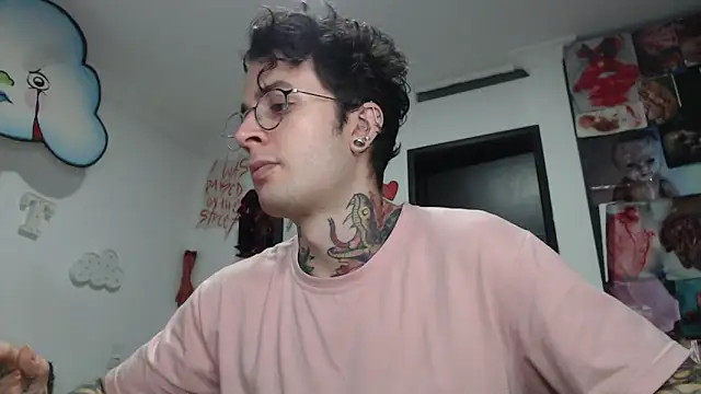 Snapshot of CryBoy13 chatting on 11.29.25 CryBoy13 online show from 11.29.25