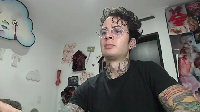 Snapshot of CryBoy13 chatting on 12.01.25 CryBoy13 online show from 12.01.25