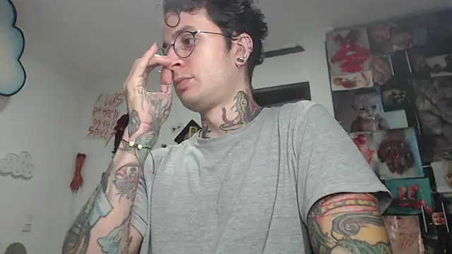 Snapshot of CryBoy13 chatting on 12.16.25 CryBoy13 online show from 12.16.25