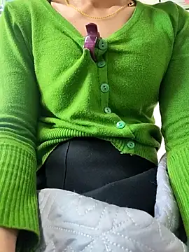 Snapshot of LianLaz chatting on 11.24.25 LianLaz online show from 11.24.25