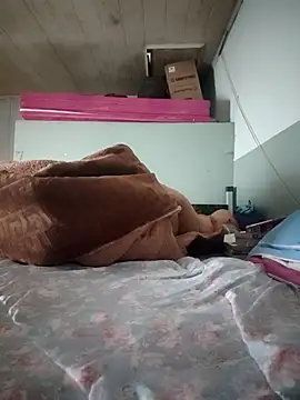 Snapshot of LianLaz chatting on 11.27.25 LianLaz online show from 11.27.25