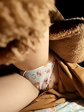 Snapshot of LianLaz chatting on 11.28.25 LianLaz online show from 11.28.25