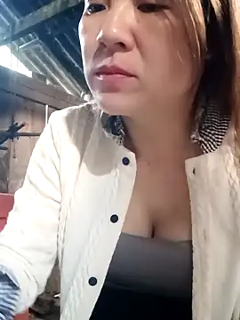 Snapshot of Lily-ross22 chatting on 12.14.25 Lily-ross22 online show from 12.14.25