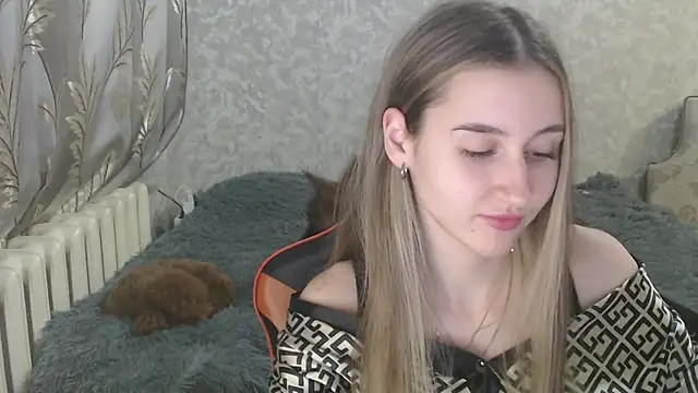 Snapshot of Ave_Costly chatting on 12.04.25 Ave Costly online show from 12.04.25