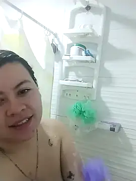 Snapshot of Reynpau19 chatting on 11.25.25 Reynpau19 online show from 11.25.25