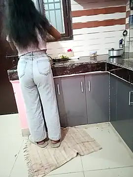 Snapshot of your_sidhi chatting on 12.03.25 your sidhi online show from 12.03.25