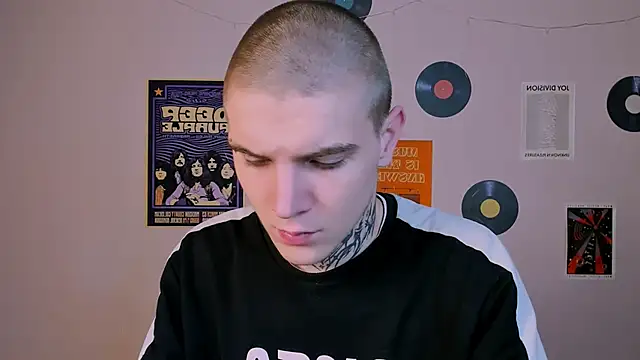 Snapshot of drew_soft_ chatting on 12.05.25 drew soft online show from 12.05.25