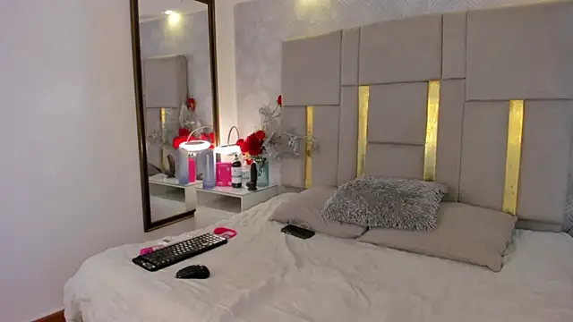 IsisBrown  online show from 02.21.26