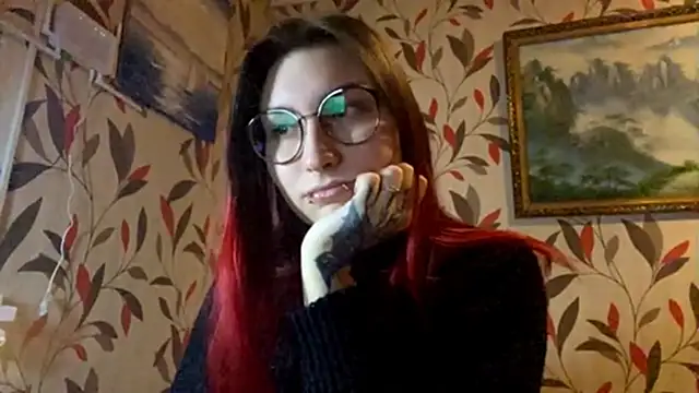 Snapshot of MangledShale chatting on 12.16.25 MangledShale online show from 12.16.25