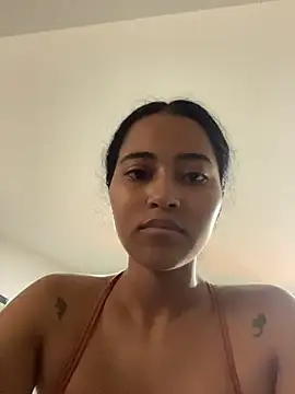 Snapshot of agathaa__1 chatting on 12.20.25 agathaa 1 online show from 12.20.25