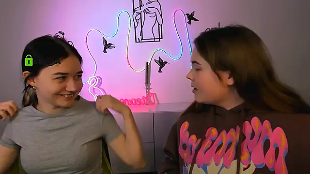 Snapshot of candy_flossie1 chatting on 12.18.25 candy flossie1 online show from 12.18.25