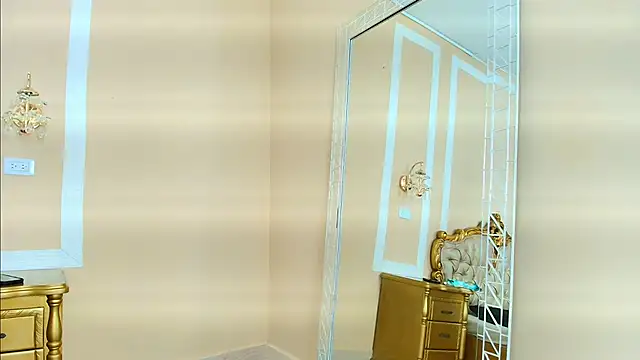 Snapshot of HallieStone chatting on 12.15.25 HallieStone online show from 12.15.25