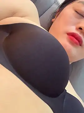 Snapshot of lana-kan chatting on 12.19.25 lana-kan online show from 12.19.25