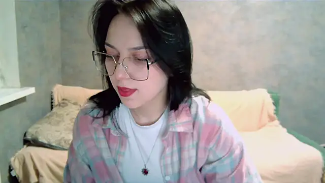 Snapshot of GlibRasher chatting on 12.01.25 GlibRasher online show from 12.01.25