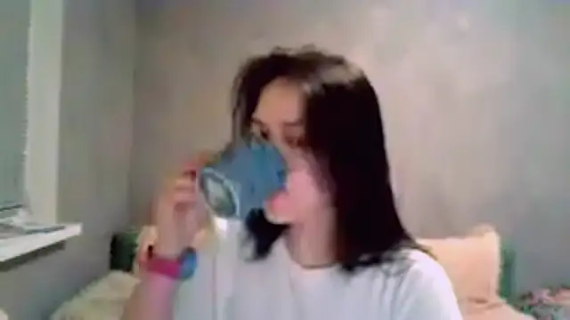 Snapshot of GlibRasher chatting on 12.04.25 GlibRasher online show from 12.04.25