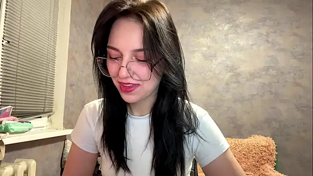 Snapshot of GlibRasher chatting on 12.16.25 GlibRasher online show from 12.16.25