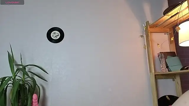 Snapshot of Me1inMonro chatting on 11.27.25 Me1inMonro online show from 11.27.25