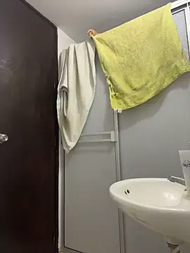 Snapshot of Miia_moonn chatting on 12.14.25 Miia moonn online show from 12.14.25