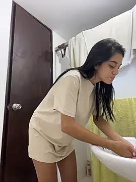 Snapshot of Miia_moonn chatting on 12.15.25 Miia moonn online show from 12.15.25