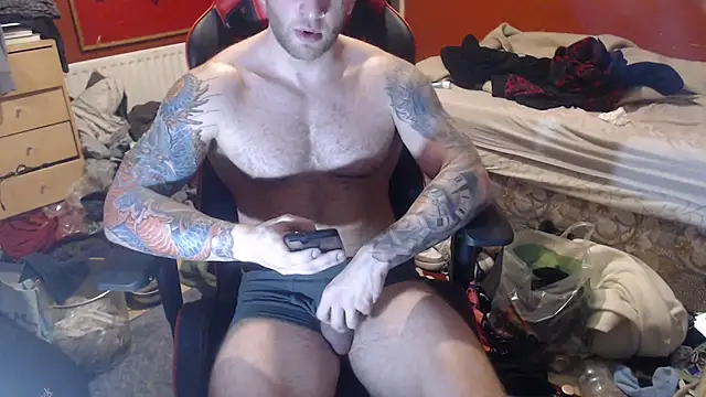 Snapshot of kiltedbody chatting on 12.20.25 kiltedbody online show from 12.20.25