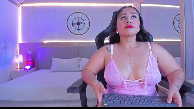 Snapshot of Julietaa_1 chatting on 11.27.25 Julietaa 1 online show from 11.27.25