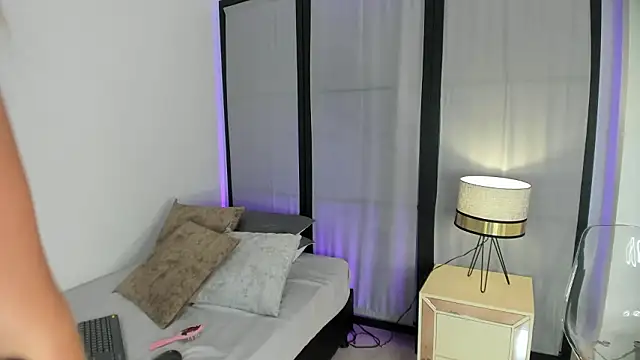 niicole steele  online show from 02.12.26