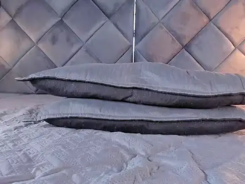 Snapshot of honey-lizzy chatting on 11.28.25 honey-lizzy online show from 11.28.25