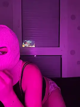 Snapshot of linaatchikita chatting on 12.14.25 linaatchikita online show from 12.14.25