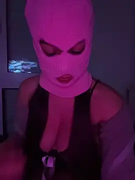 Snapshot of linaatchikita chatting on 12.18.25 linaatchikita online show from 12.18.25