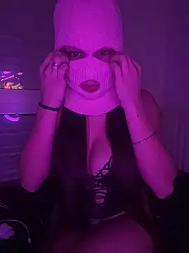 Snapshot of linaatchikita chatting on 12.19.25 linaatchikita online show from 12.19.25