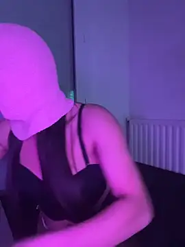 Snapshot of linaatchikita chatting on 12.20.25 linaatchikita online show from 12.20.25