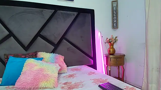 Snapshot of TashaNaughty4u chatting on 12.05.25 TashaNaughty4u online show from 12.05.25