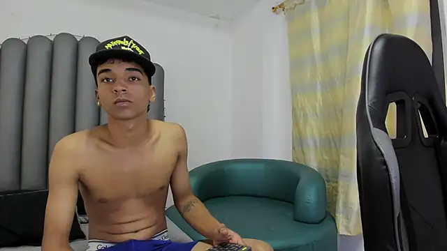 Snapshot of Megan_foro chatting on 12.03.25 Megan foro online show from 12.03.25