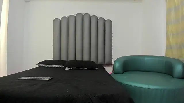 Snapshot of Megan_foro chatting on 12.04.25 Megan foro online show from 12.04.25