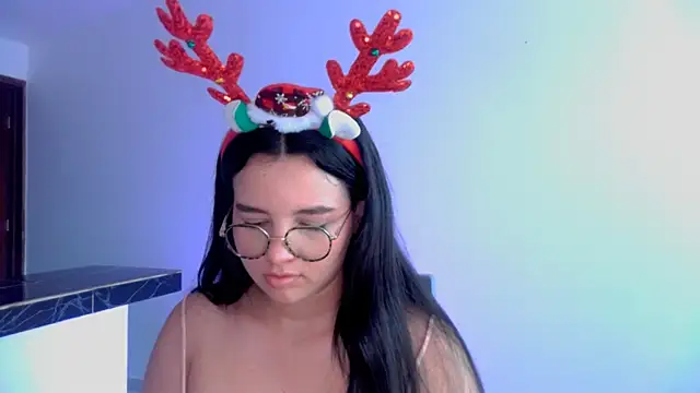 Snapshot of LilBunny_1 chatting on 12.05.25 LilBunny 1 online show from 12.05.25